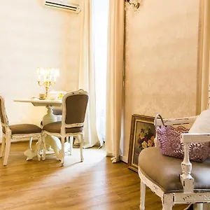 Charming In Old Апартаменты
